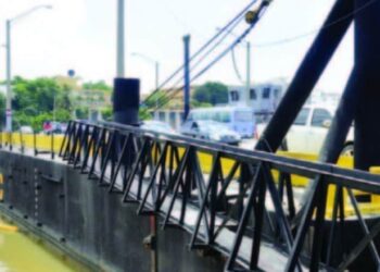 Apordom levanta puente flotante y prohíbe paso de vehículos por avenida del Puerto