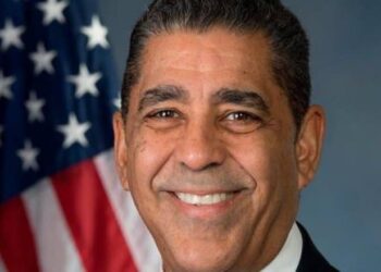Congresista Adriano Espaillat da positivo al COVID-19 luego de recibir las dos dosis de la vacuna