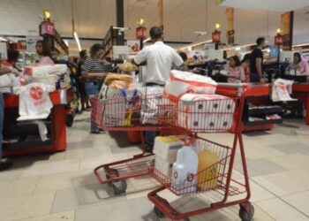 Danilo Medina: Suspensión de actividades comerciales por coronavirus exceptúan colmados y supermercados