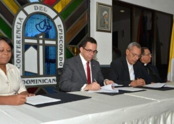 Educación  acuerda con Episcopado el paso de 127 colegios católicos al sector público