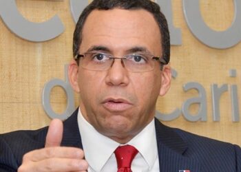 Educación suspende la docencia en ocho provincias por huracán Irma