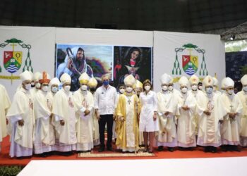 El presidente Abinader participó en la ordenación episcopal de monseñor Ramón Alfredo De La Cruz Baldera como nuevo obispo de la Diócesis de SFM