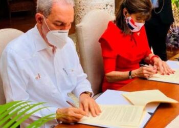 Embajada de los EEUU y Gobierno de RD renuevan acuerdo para programa de becas Fulbright