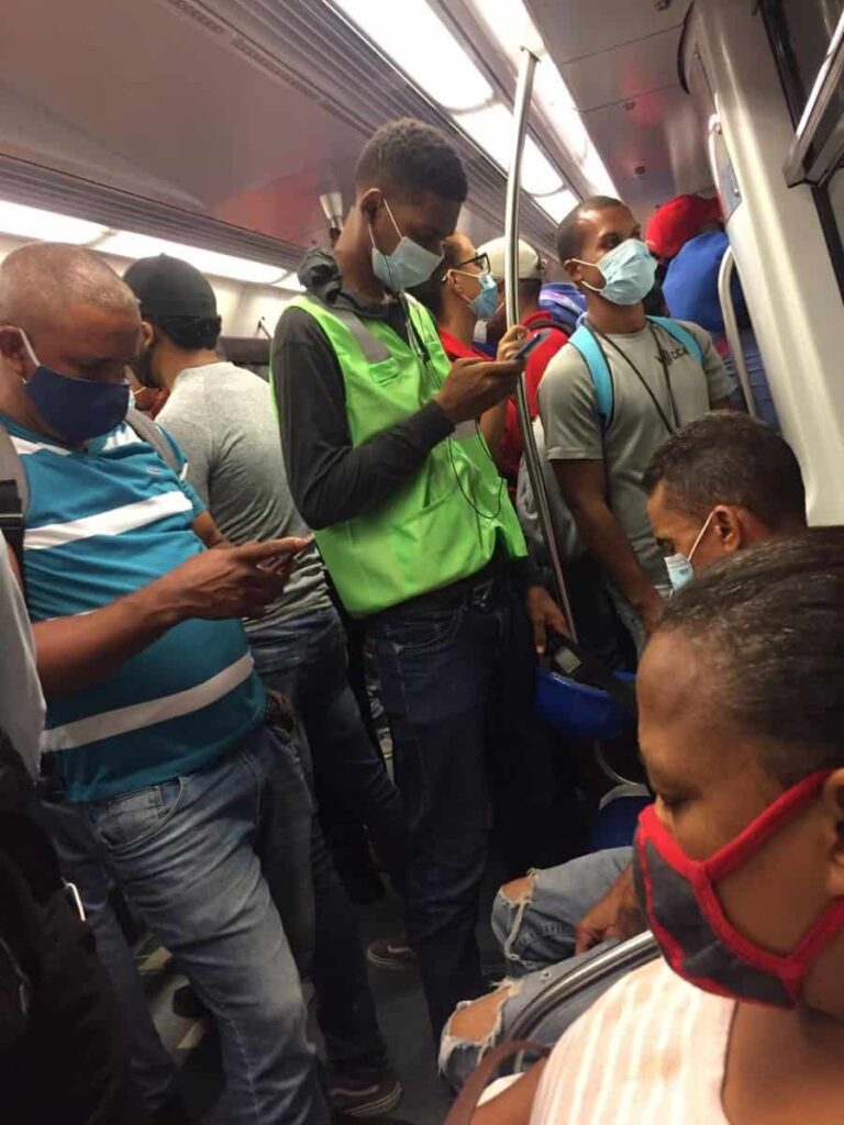 en el metro de santo domingo no se mantiene protocolo de distanciamiento 1617240259 b