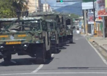Gobierno ocupa San Francisco Macorís con militares y carros de combate