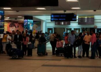 Más de 80 vuelos diarios de ida y vuelta llegan al aeropuerto de Las Américas