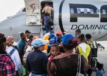 Regresan al país 160 dominicanos desde San Martín tras huracán Irma