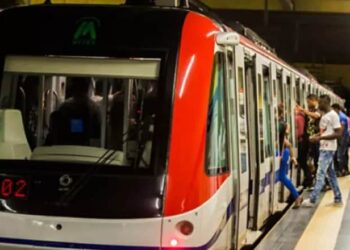 Sabías que militares pensionados pueden solicitar carnet para viajar gratis en el Metro y Teleférico
