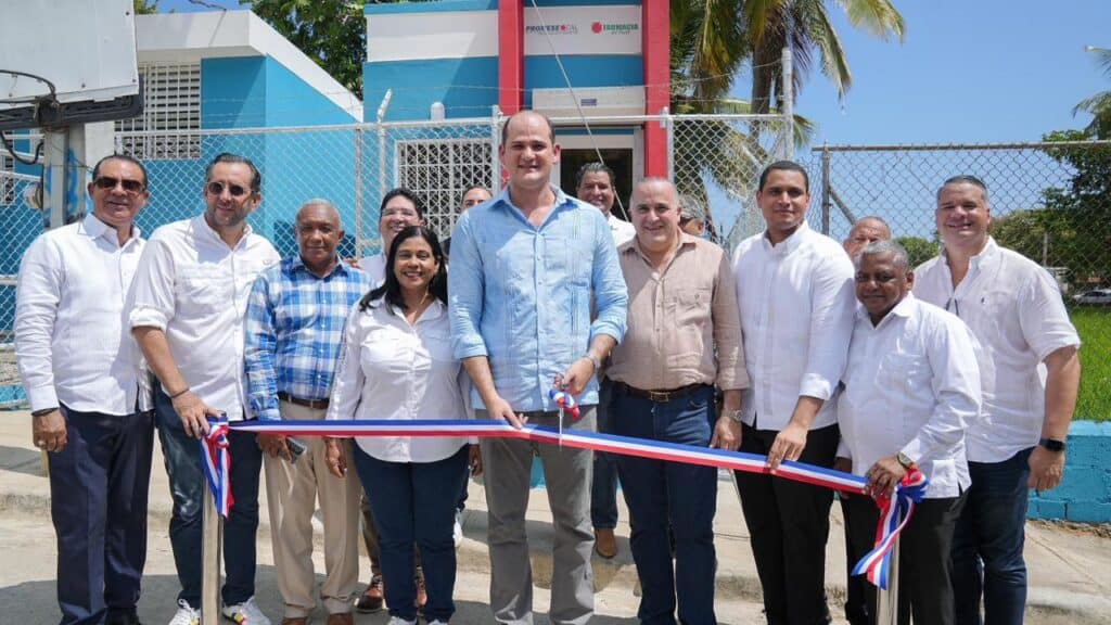 inauguracion farmacias del pueblo hostos cabrera 1728813937