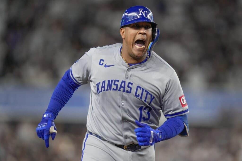 salvador perez brilla en playoffs reales yanquis 1728499493