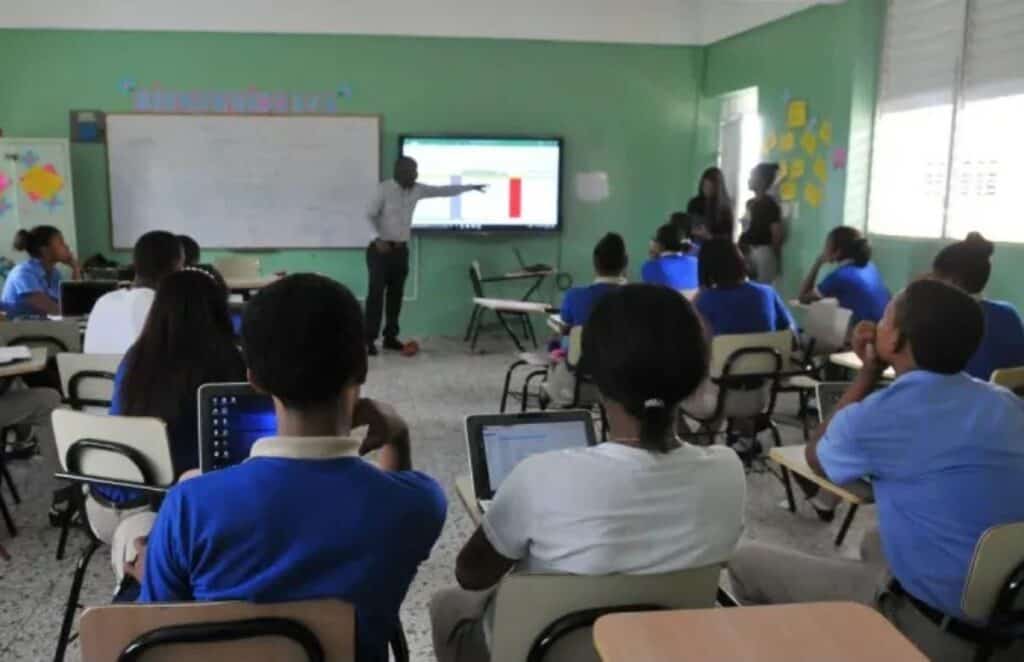 aumento estudiantes haitianos sistema educativo dominicano 1736508235