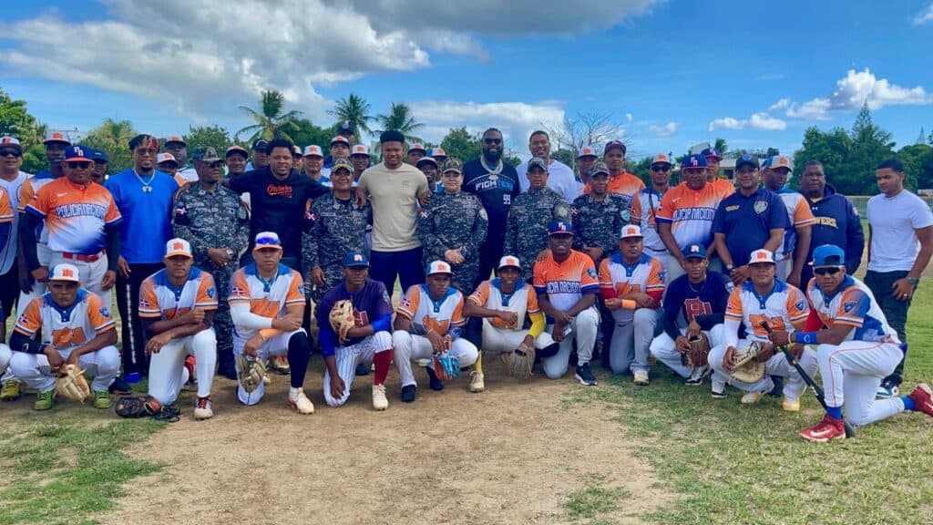 estrellas beisbol policia nacional union comunidades navidad 1735920383