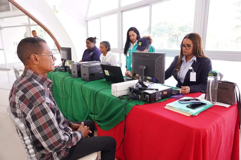 gobierno dominicano bienestar militares pensionados seguro salud 1736939548