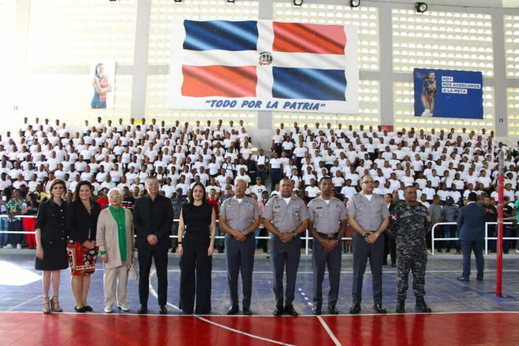 policia nacional bienvenida mujeres promocion maria trinidad sanchez 1737046608