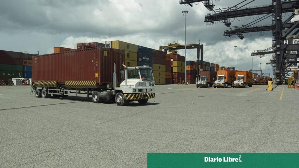 participación femenina transporte RD, empleo mujeres sector transporte, transporte y almacenamiento República Dominicana, brecha salarial sector transporte, mujeres profesionales transporte RD, mercado laboral femenino RD