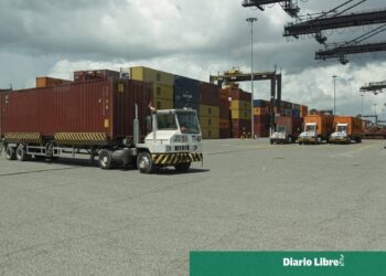participación femenina transporte RD, empleo mujeres sector transporte, transporte y almacenamiento República Dominicana, brecha salarial sector transporte, mujeres profesionales transporte RD, mercado laboral femenino RD