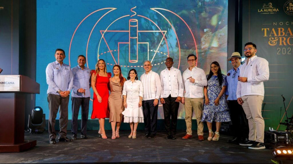 exportaciones tabaco dominicano, ron dominicano identidad, productos emblemáticos República Dominicana, crecimiento exportaciones RD, Noche de Tabaco y Ron, marca país República Dominicana