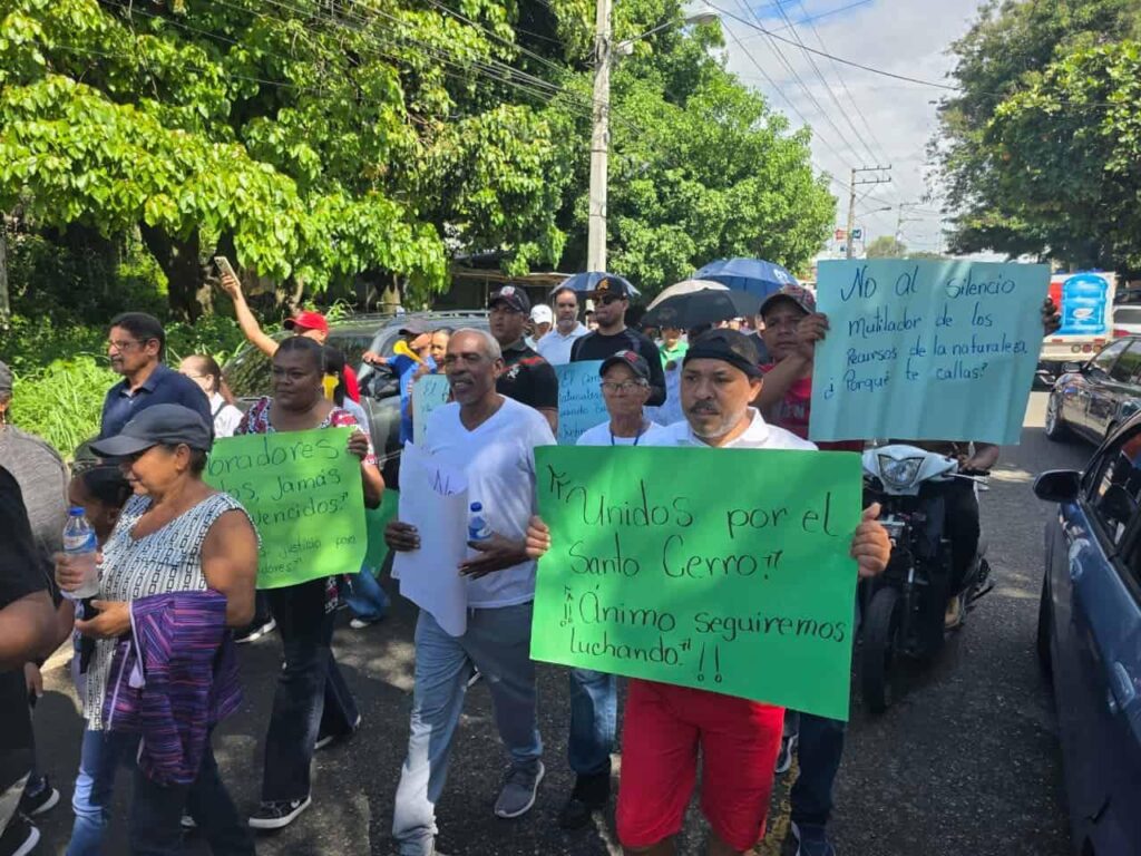 Santo Cerro La Vega, deforestación República Dominicana, santuario ecológico La Vega, protección ambiental RD, movilización comunitaria La Vega, daños ambientales Santo Cerro