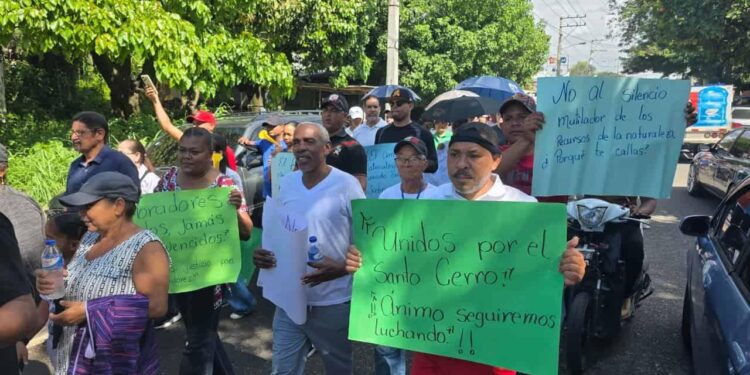 Santo Cerro La Vega, deforestación República Dominicana, santuario ecológico La Vega, protección ambiental RD, movilización comunitaria La Vega, daños ambientales Santo Cerro