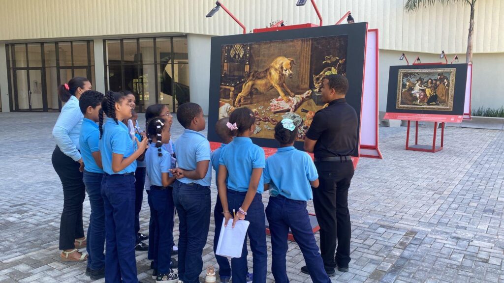 Centro Cultural Rainieri, Escuela Primaria Verón I, cultura dominicana, educación en Punta Cana, identidad dominicana, exposición El Prado en Las Calles