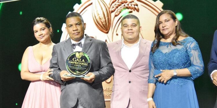 Ferretería Hilario, San Francisco de Macorís, desarrollo comercial RD, sector construcción República Dominicana, empresas familiares dominicanas, Gala Empresarial 2026