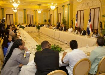 Teatro Agua y Luz, cultura dominicana, turismo en Santo Domingo, Luis Abinader, arte dominicano, recuperación patrimonial
