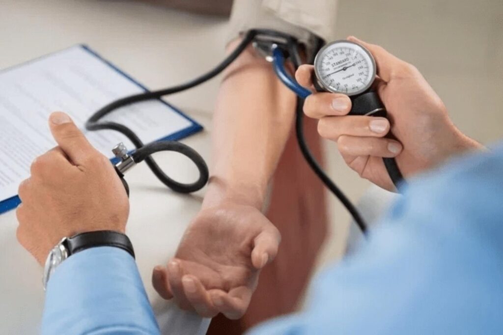 hipertensión en República Dominicana, presión arterial alta, prevención hipertensión, salud cardiovascular RD, factores de riesgo hipertensión, estilo de vida saludable RD
