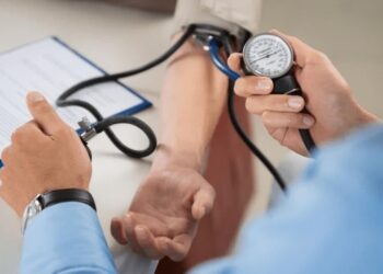 hipertensión en República Dominicana, presión arterial alta, prevención hipertensión, salud cardiovascular RD, factores de riesgo hipertensión, estilo de vida saludable RD
