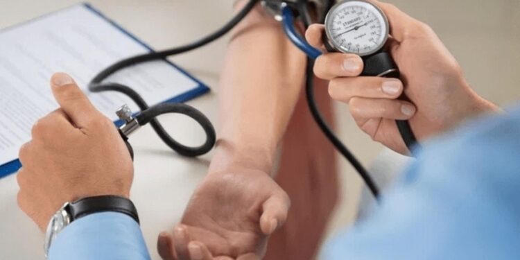 hipertensión en República Dominicana, presión arterial alta, prevención hipertensión, salud cardiovascular RD, factores de riesgo hipertensión, estilo de vida saludable RD