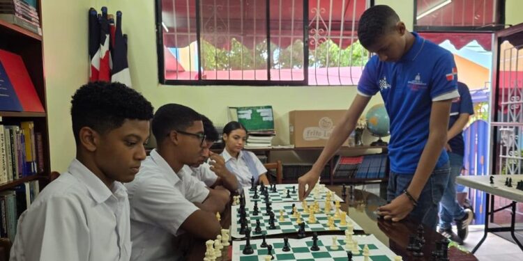 ajedrez en República Dominicana, INEFI ajedrez escolar, Ángel Lara Santos ajedrez, deporte ciencia República Dominicana, ajedrez educativo Santo Domingo Este, promoción ajedrez en escuelas