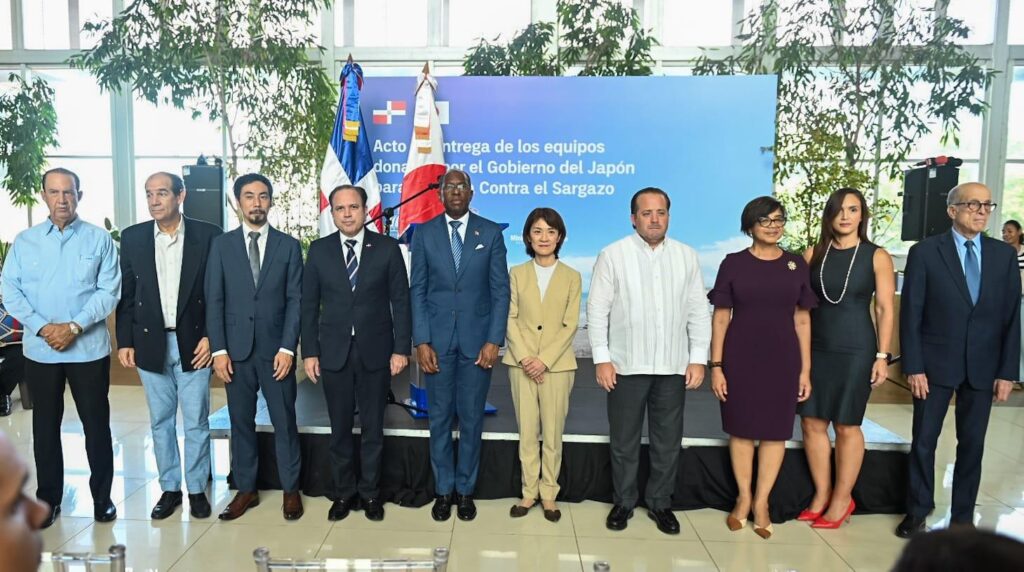 Japón República Dominicana cooperación, sargazo en RD, protección costas dominicanas, sostenibilidad turística RD, equipos contra sargazo, cooperación internacional ambiental