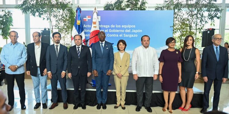 Japón República Dominicana cooperación, sargazo en RD, protección costas dominicanas, sostenibilidad turística RD, equipos contra sargazo, cooperación internacional ambiental