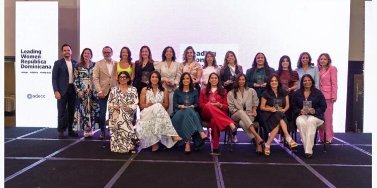 Leading Women República Dominicana, liderazgo femenino RD, mujeres líderes marketing RD, industria comunicación Dominicana, reconocimiento mujeres RD, evento liderazgo femenino RD