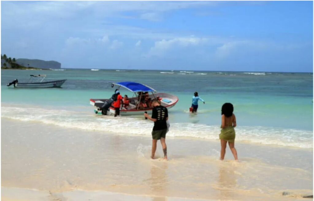 Playa Las Galeras, turismo en Samaná, eco turismo República Dominicana, destinos naturales RD, gastronomía dominicana, conservación ambiental RD