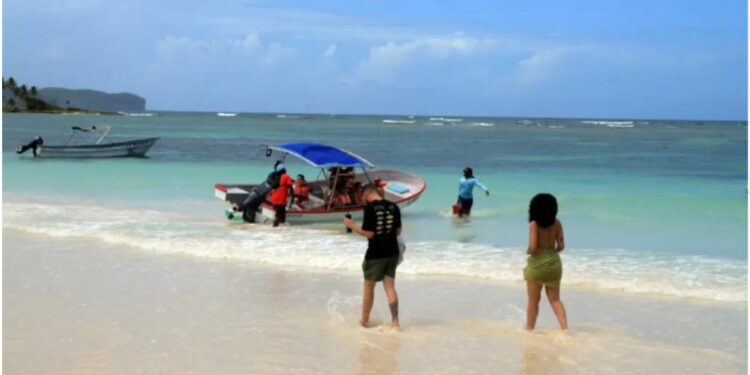 Playa Las Galeras, turismo en Samaná, eco turismo República Dominicana, destinos naturales RD, gastronomía dominicana, conservación ambiental RD