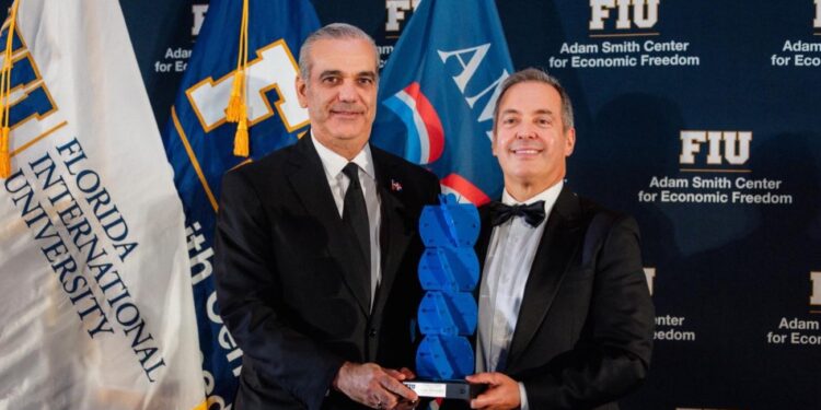 Luis Abinader, libertad en República Dominicana, democracia dominicana, premio Champion of Freedom, Adam Smith y libertad económica, liderazgo político RD