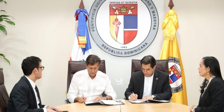 PUCMM, SAVANNA, industria de semiconductores RD, tecnología en República Dominicana, formación técnica RD, innovación tecnológica RD
