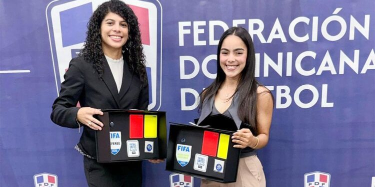 árbitras FIFA República Dominicana, Minely Ureña Fernández, Biannelly Mercedes De la Cruz Sime, arbitraje femenino dominicano, San Francisco de Macorís deporte, mujeres en el arbitraje FIFA
