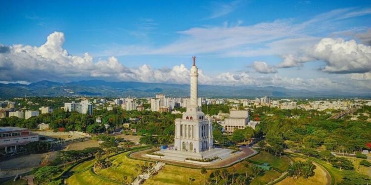 Monumento a los Héroes de la Restauración, Santiago de los Caballeros, turismo cultural República Dominicana, restauración patrimonio dominicano, destinos turísticos Santiago, historia dominicana