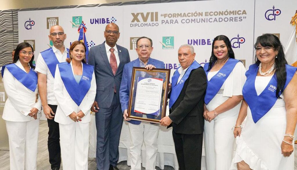 Banco Central República Dominicana, formación económica comunicadores, diplomado periodismo económico, comunicadores Cibao, educación financiera RD, Héctor Valdez Albizu