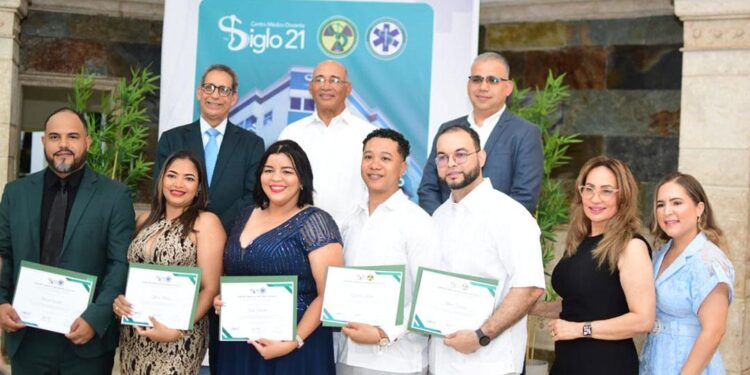Centro Médico Docente Siglo 21, residencias médicas República Dominicana, formación médica especializada, Emergencias y Desastres, Imagenología y Radiología, educación médica dominicana