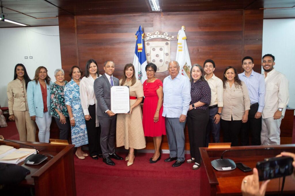 Grisbel Medina, Hija Adoptiva de Santiago, periodismo dominicano, Santiago de los Caballeros, comunicación en República Dominicana, legado social y cultural