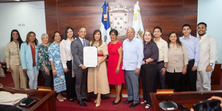 Grisbel Medina, Hija Adoptiva de Santiago, periodismo dominicano, Santiago de los Caballeros, comunicación en República Dominicana, legado social y cultural