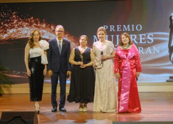 Jatnna Tavárez, Premio Mujeres que Inspiran, liderazgo femenino República Dominicana, mujeres dominicanas destacadas, empoderamiento femenino RD, cultura y comunicación dominicana