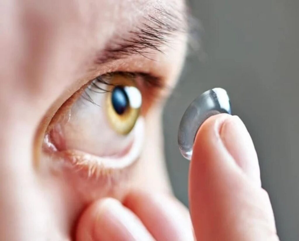 lentes de contacto, salud visual Dominicana, tratamiento ocular, Neomar Maradei, condiciones oculares, lentes para astigmatismo