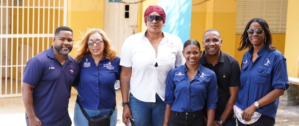 leyendas olímpicas dominicanas, programa escuelas abiertas y activas, deporte escolar República Dominicana, INEFI deporte escolar, atletas dominicanos inspiradores, formación integral juventud dominicana