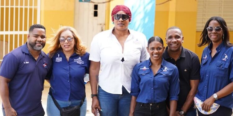 leyendas olímpicas dominicanas, programa escuelas abiertas y activas, deporte escolar República Dominicana, INEFI deporte escolar, atletas dominicanos inspiradores, formación integral juventud dominicana