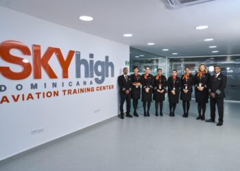 Sky High Dominicana, centro de entrenamiento aeronáutico, formación aviación República Dominicana, sostenibilidad en aviación, IDAC certificación aeronáutica, aviación dominicana