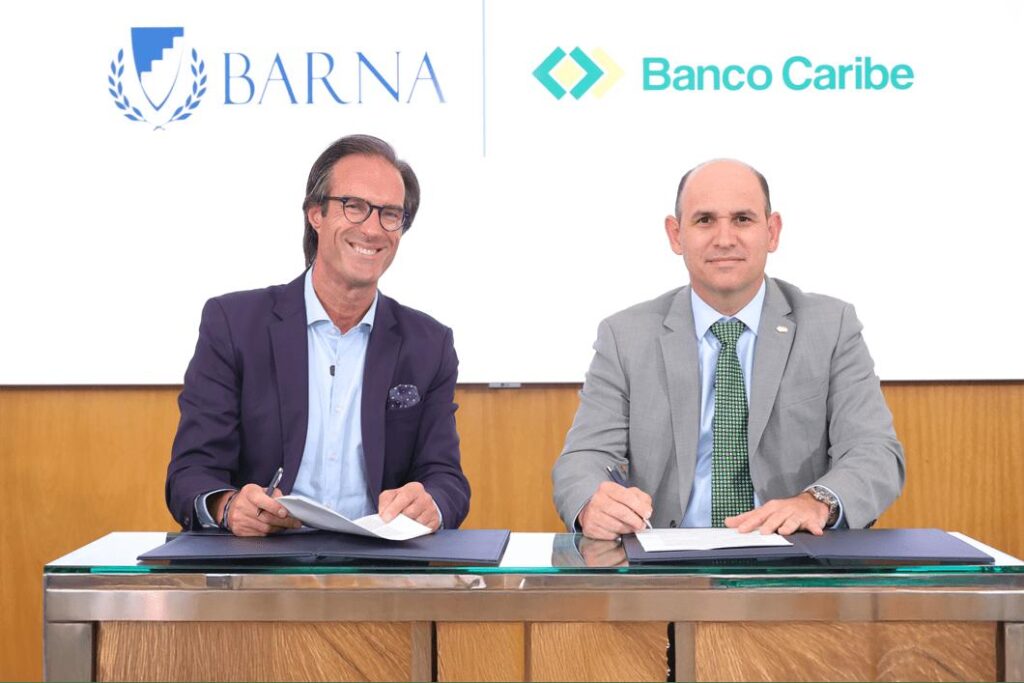 Banco Caribe, BARNA Business School, formación ejecutiva RD, competitividad empresarial República Dominicana, alianza estratégica RD, desarrollo económico dominicano