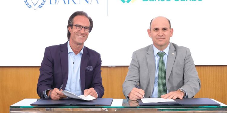 Banco Caribe, BARNA Business School, formación ejecutiva RD, competitividad empresarial República Dominicana, alianza estratégica RD, desarrollo económico dominicano